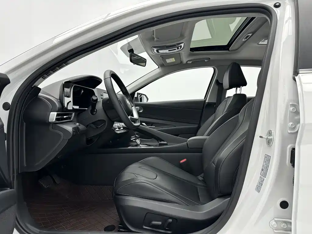 Hyundai Elantra 2023 — фото 5
