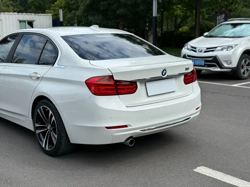BMW 5 Series 2012 — фото 15