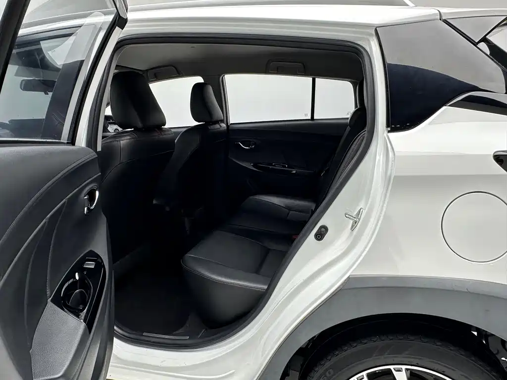 Toyota Yaris L 2020 — фото 8