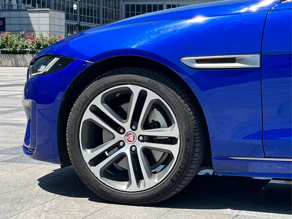 Jaguar XEL 2020 — фото 9