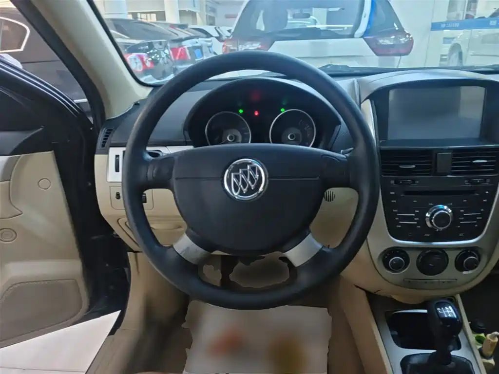 Buick Excelle 2015 — фото 11
