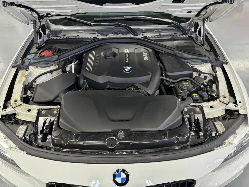 BMW 3 Series 2018 — фото 24