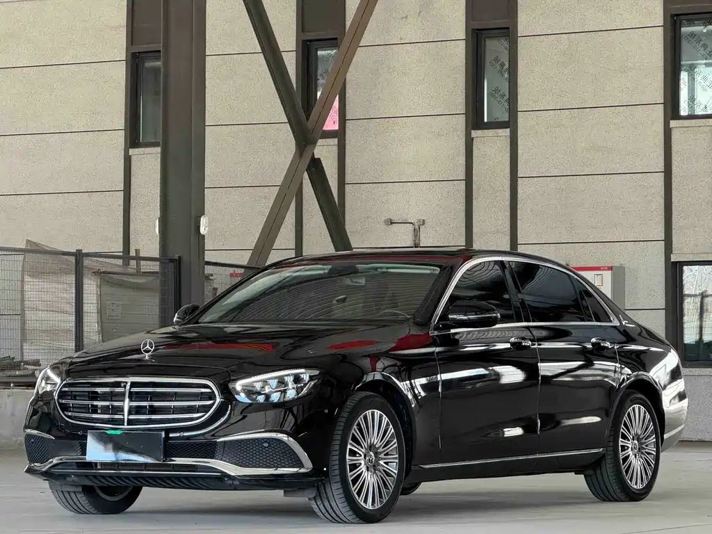Mercedes-Benz E-Class 2023 — фото 1