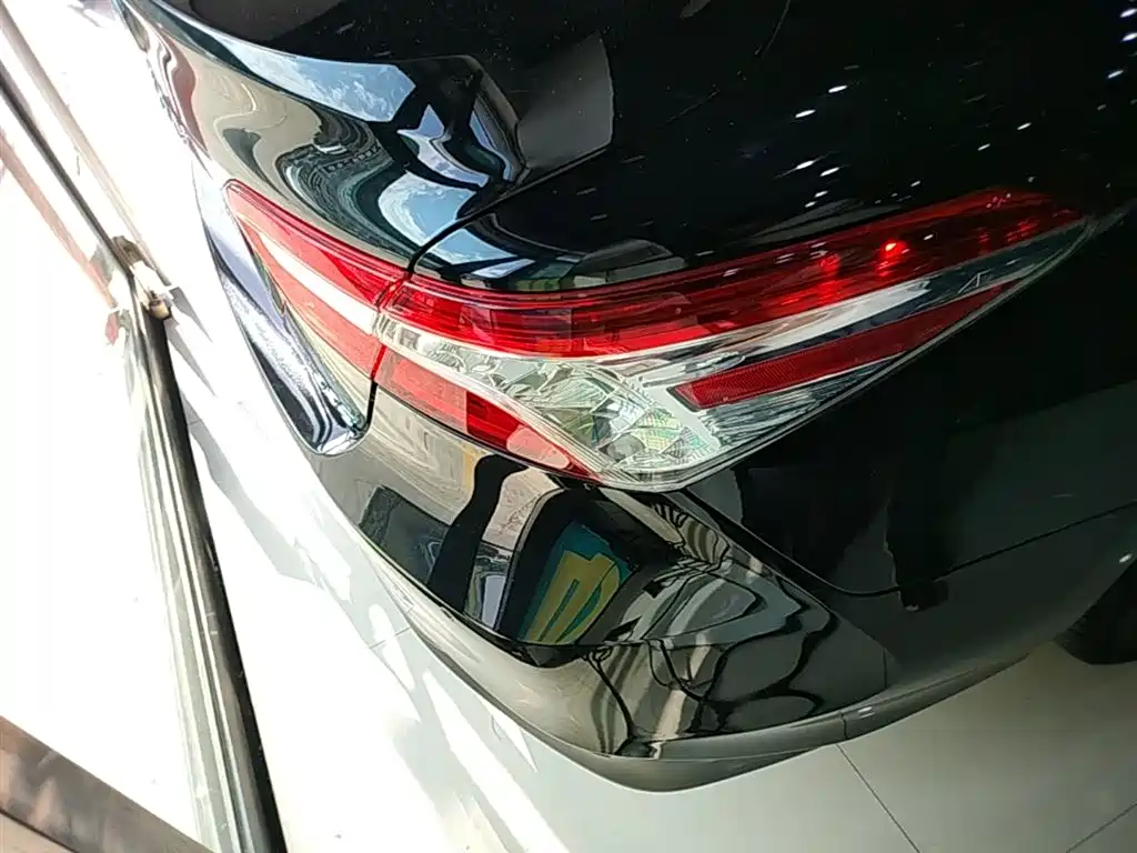 Toyota Camry 2022 — фото 8
