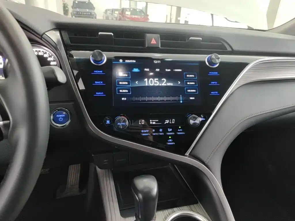 Toyota Camry 2020 — фото 13