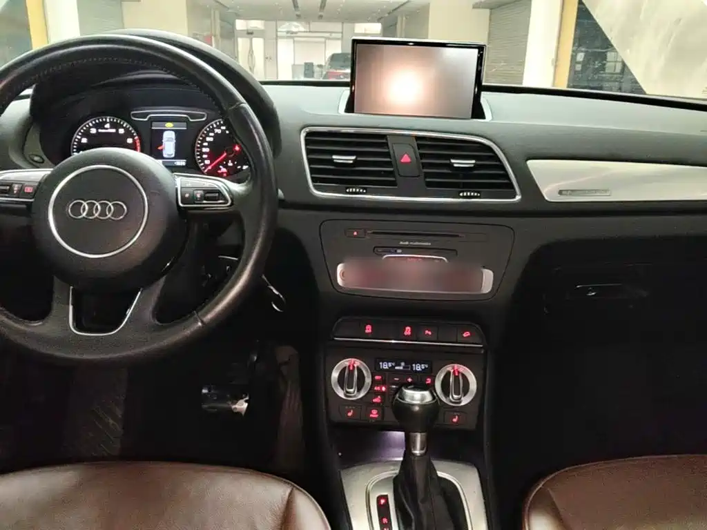 Audi Q3 2014 — фото 10