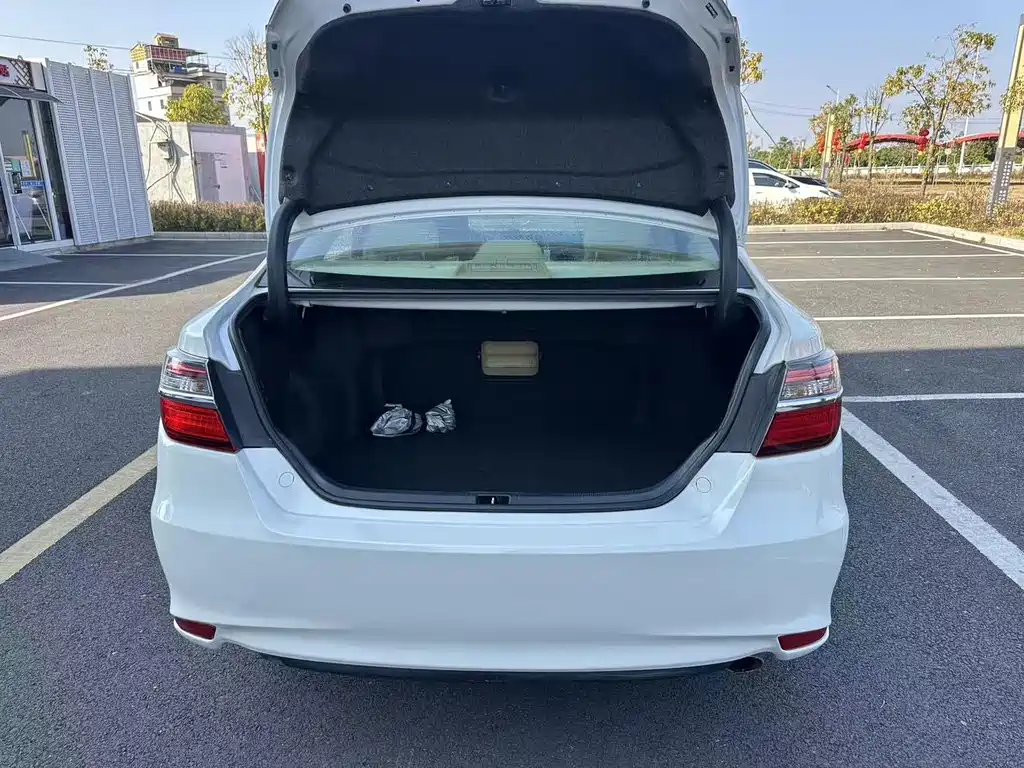Toyota Camry 2016 — фото 17
