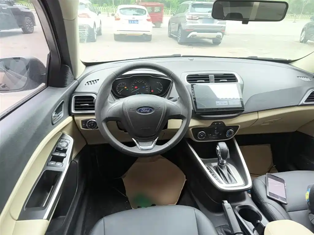 Ford Escort 2018 — фото 11