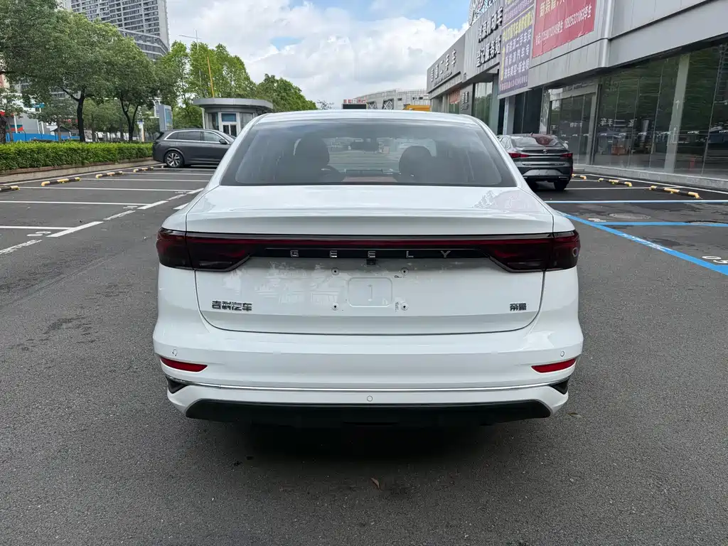 Geely Emgrand 2023 — фото 16