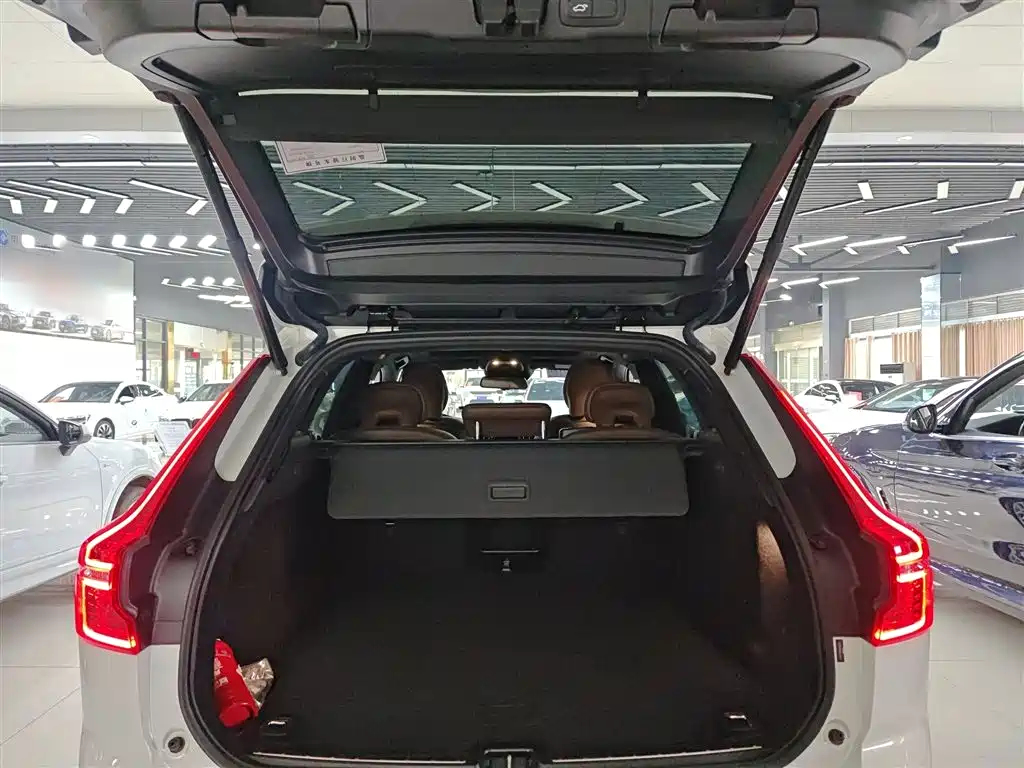 Volvo XC60 2021 — фото 19