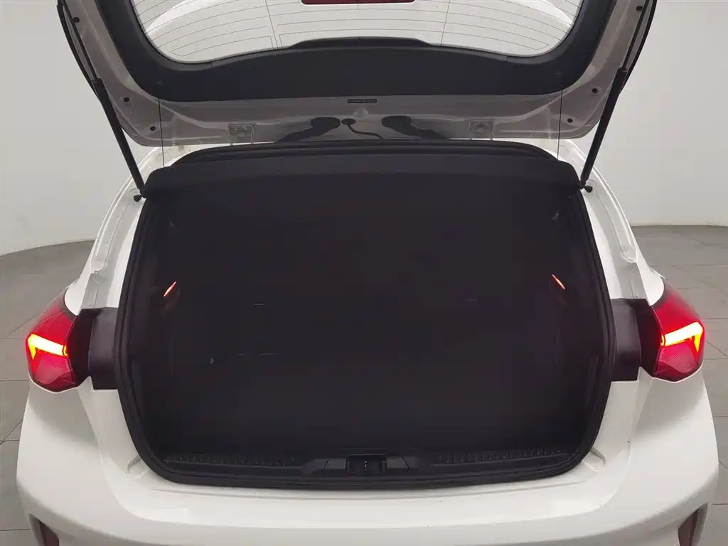 Ford Focus 2021 — фото 16