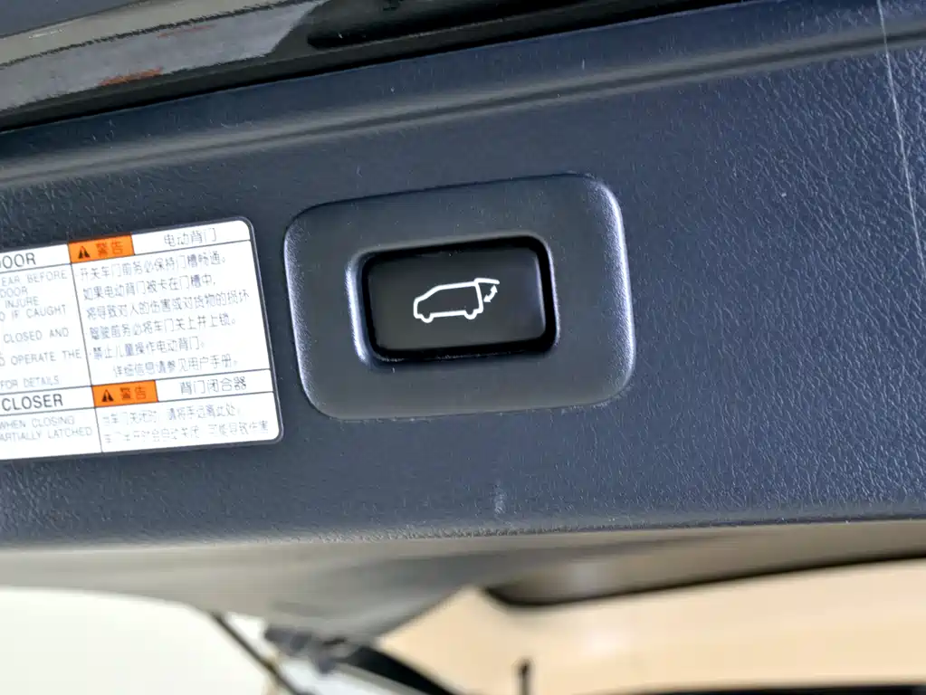 Toyota Alphard 2017 — фото 31