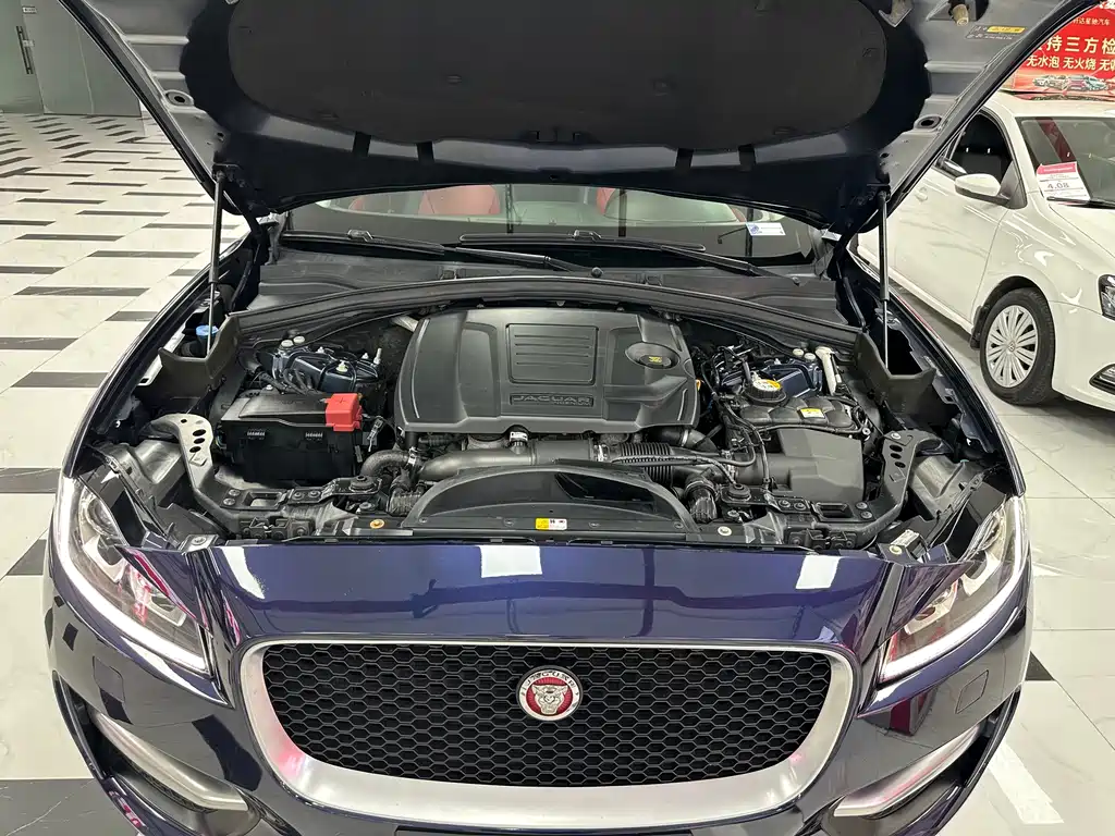 Jaguar F-PACE 2018 — фото 11