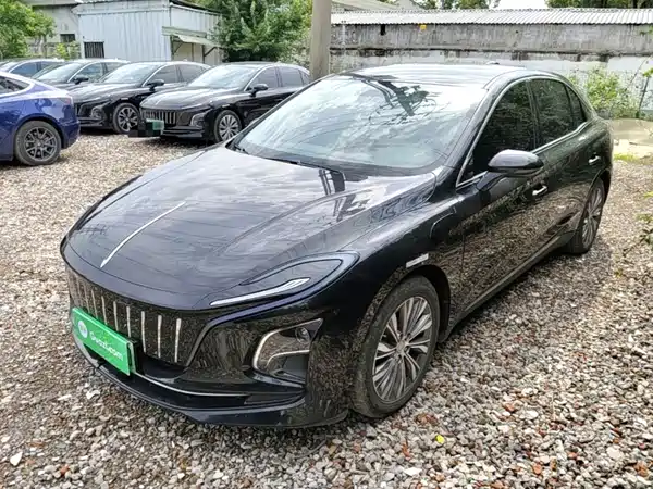 Hongqi E-QM5 2023