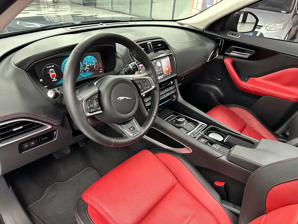 Jaguar F-PACE 2018 — фото 15