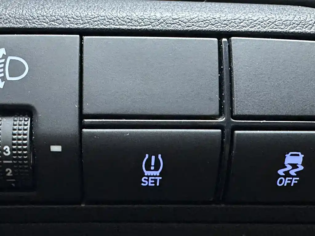 Hyundai Elantra 2023 — фото 16