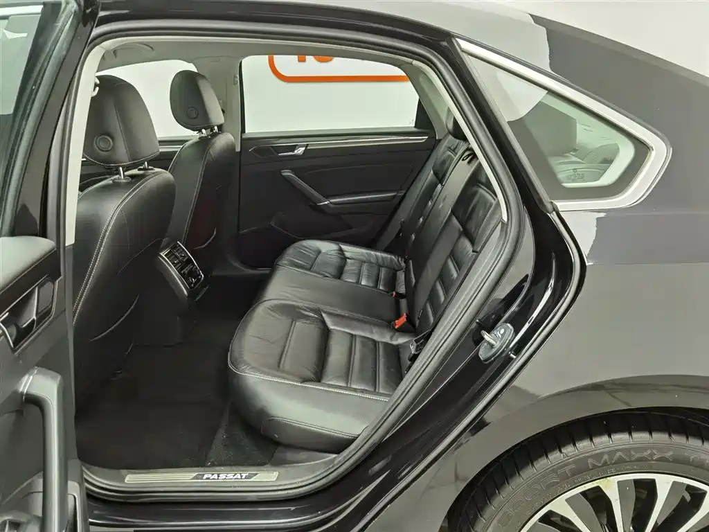Volkswagen Passat 2018 — фото 15