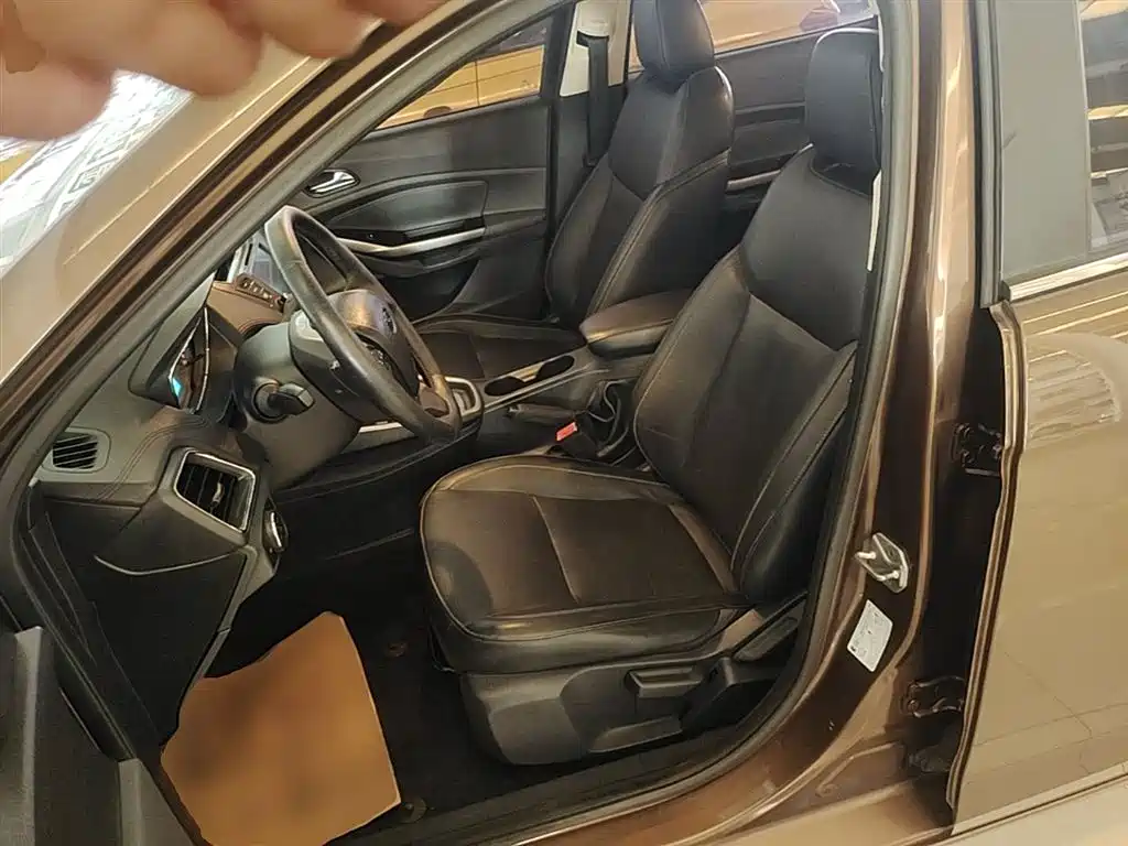 Ford Escort 2015 — фото 15