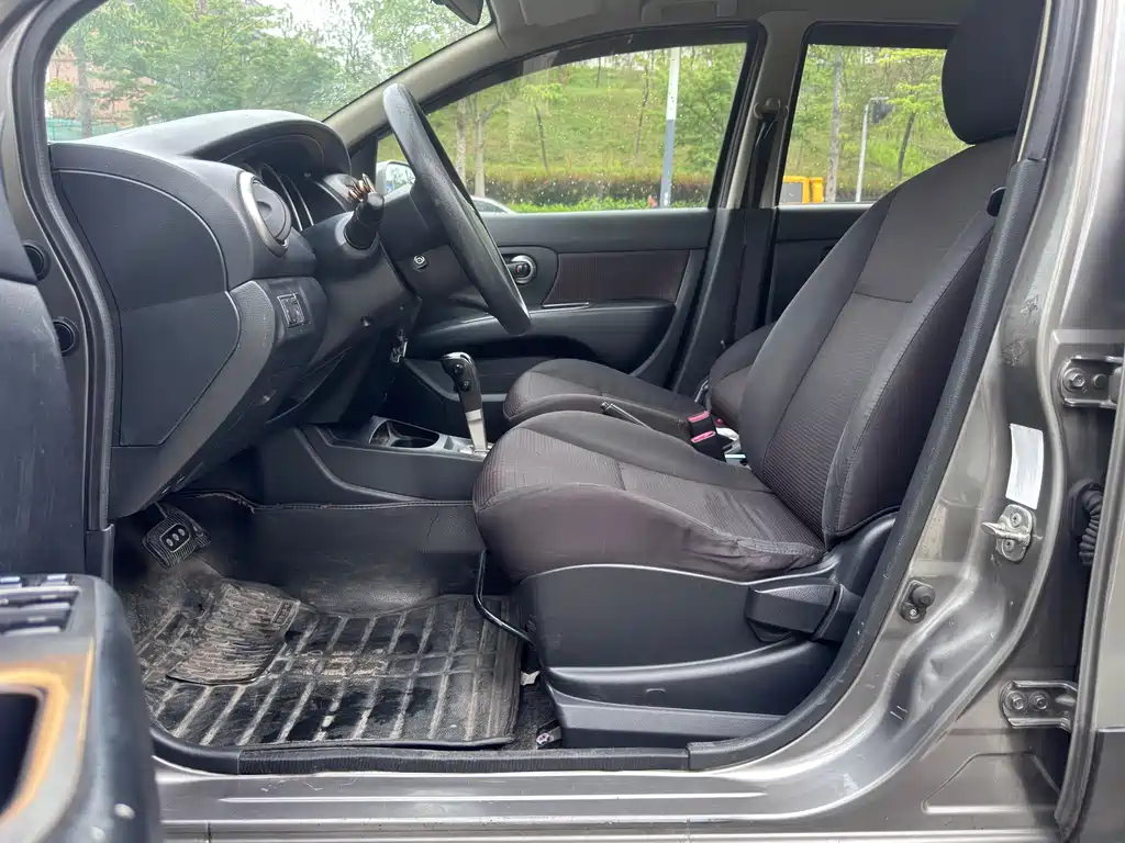 Nissan Livina 2012