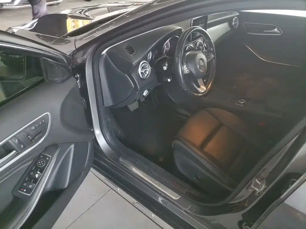 Mercedes-Benz GLA 2017 — фото 16