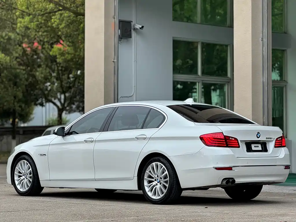 BMW 5 Series 2016 — фото 3