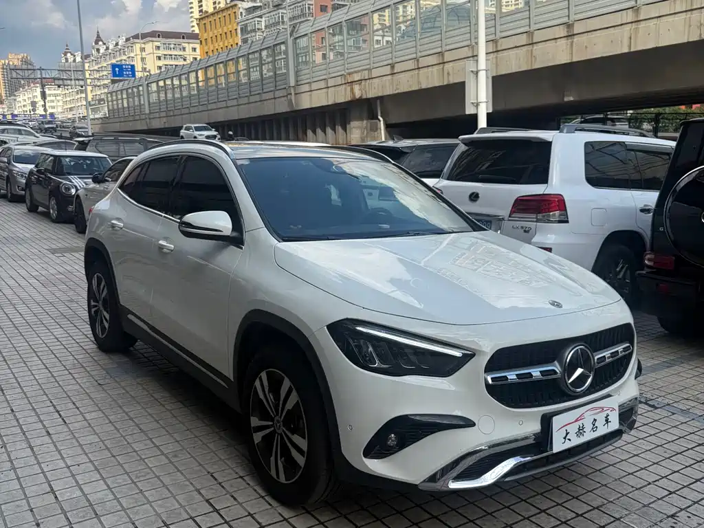 Mercedes-Benz GLA 2025