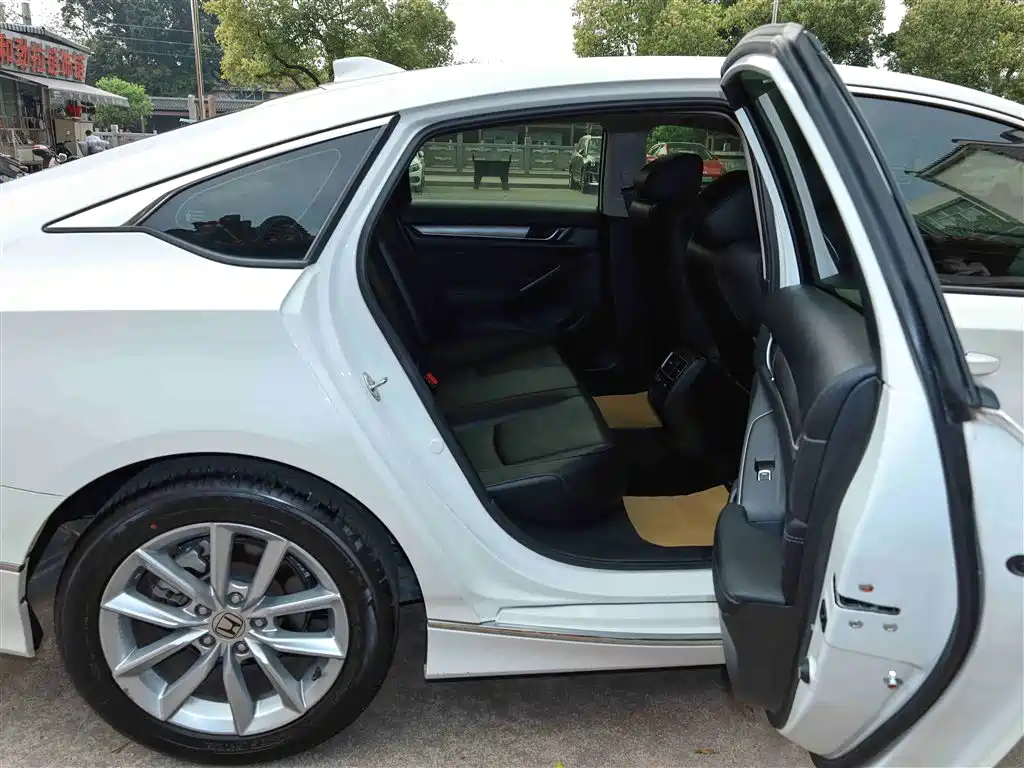 Honda Accord 2023 — фото 18