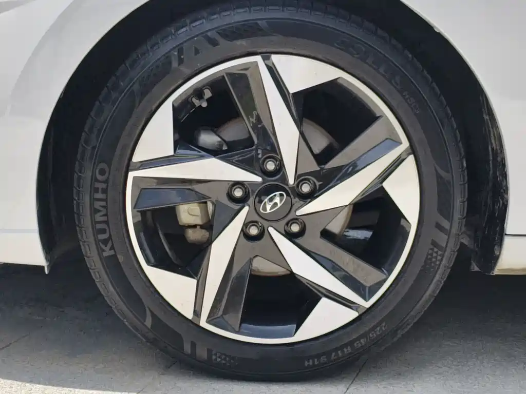 Hyundai Elantra 2021 — фото 13