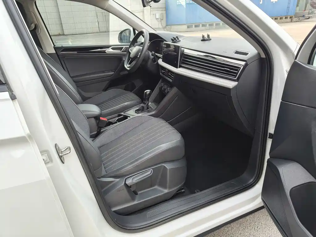Volkswagen Tiguan L 2022 — фото 11