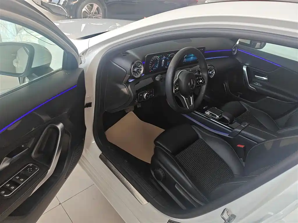 Mercedes-Benz A-Class 2019 — фото 12