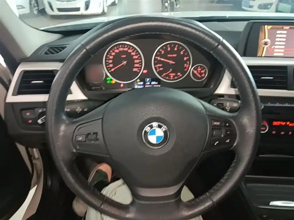 BMW 3 Series 2014 — фото 11