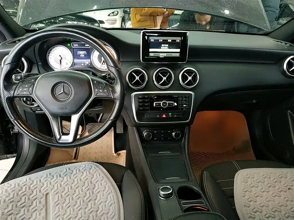 Mercedes-Benz A-Class 2015 — фото 6