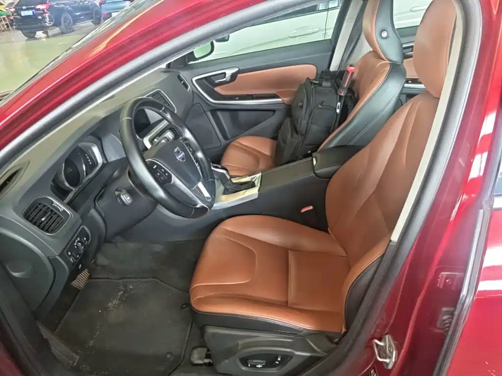 Volvo S60 2015 — фото 15