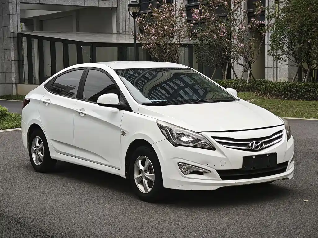 Hyundai Verna 2014 — фото 3