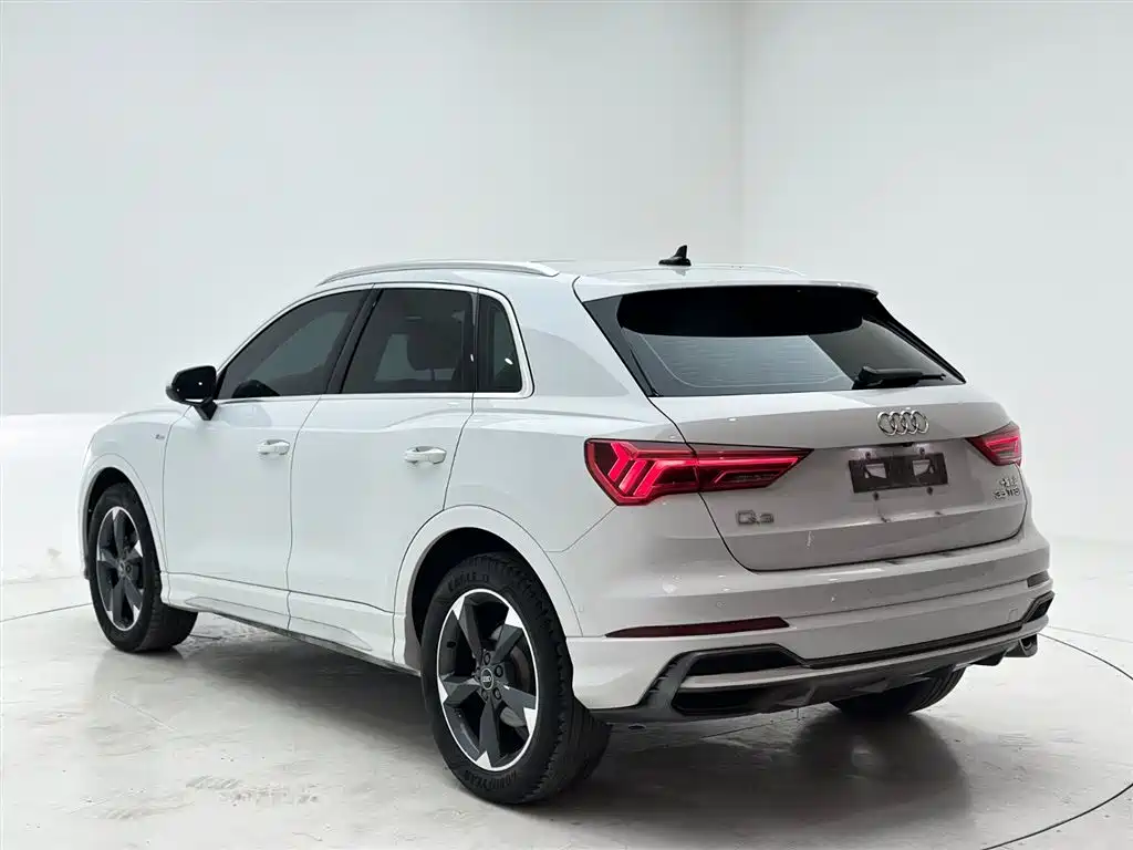 Audi Q3 2022 — фото 4