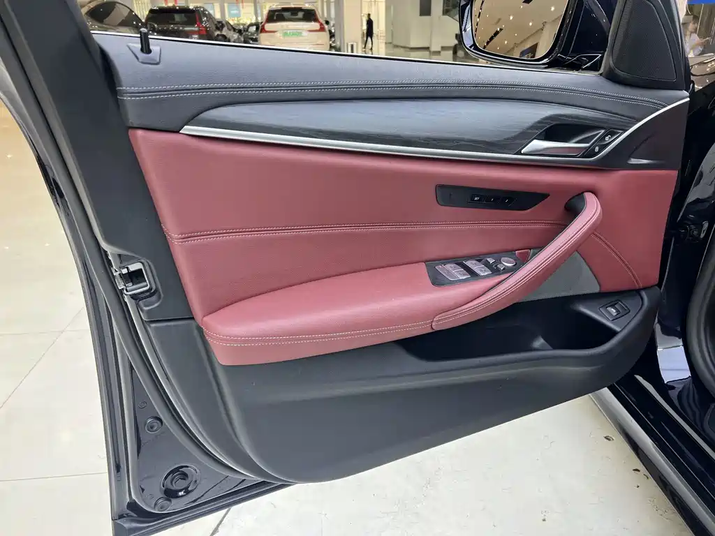 BMW 5 Series 2020 — фото 16