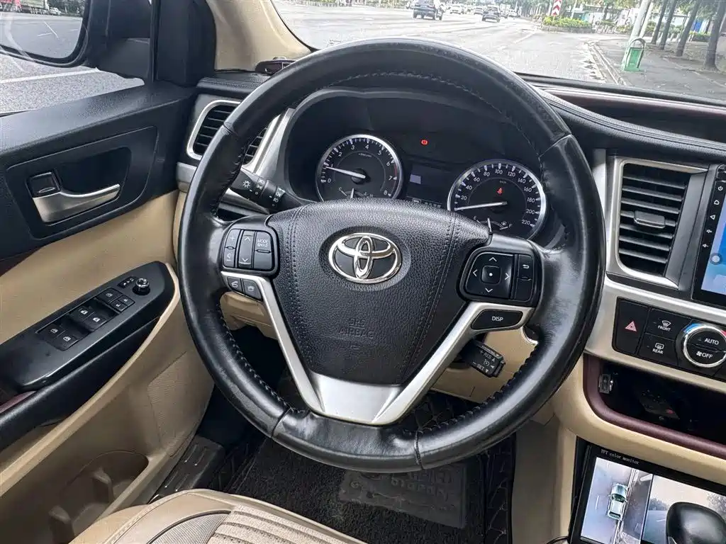 Toyota Highlander 2016 — фото 9