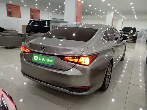 Lexus ES 2024