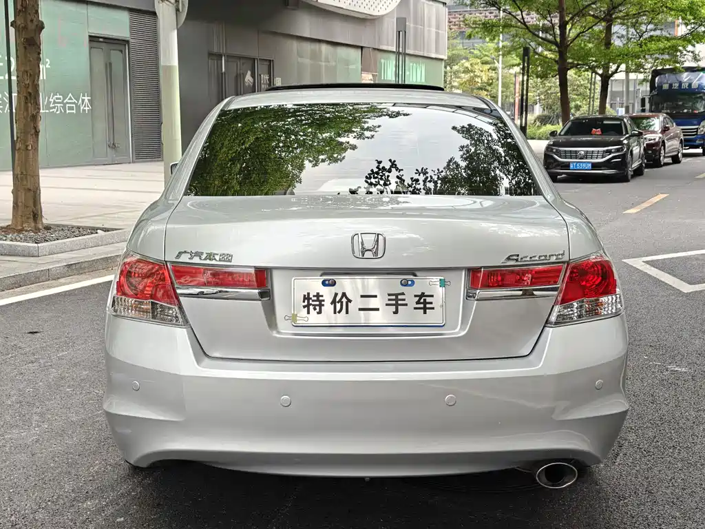Honda Accord 2011 — фото 8