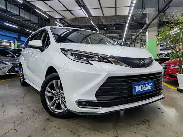 Toyota Sienna 2025