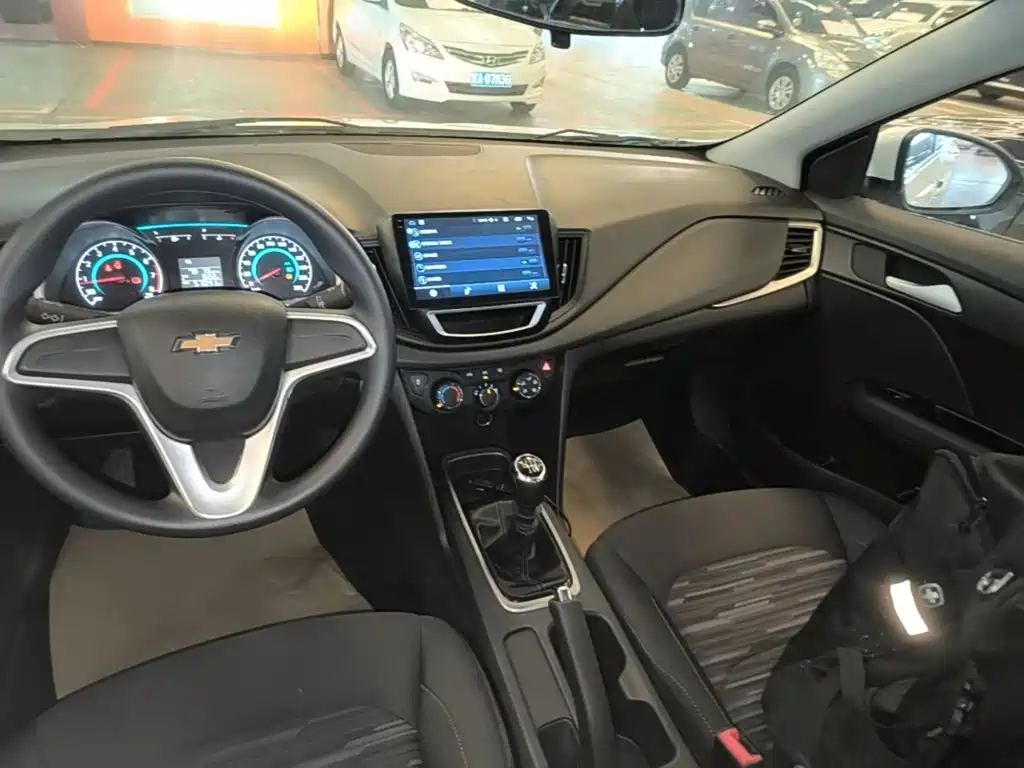 Chevrolet Cavalier 2017 — фото 13