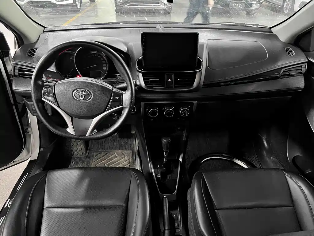 Toyota Yaris L 2023