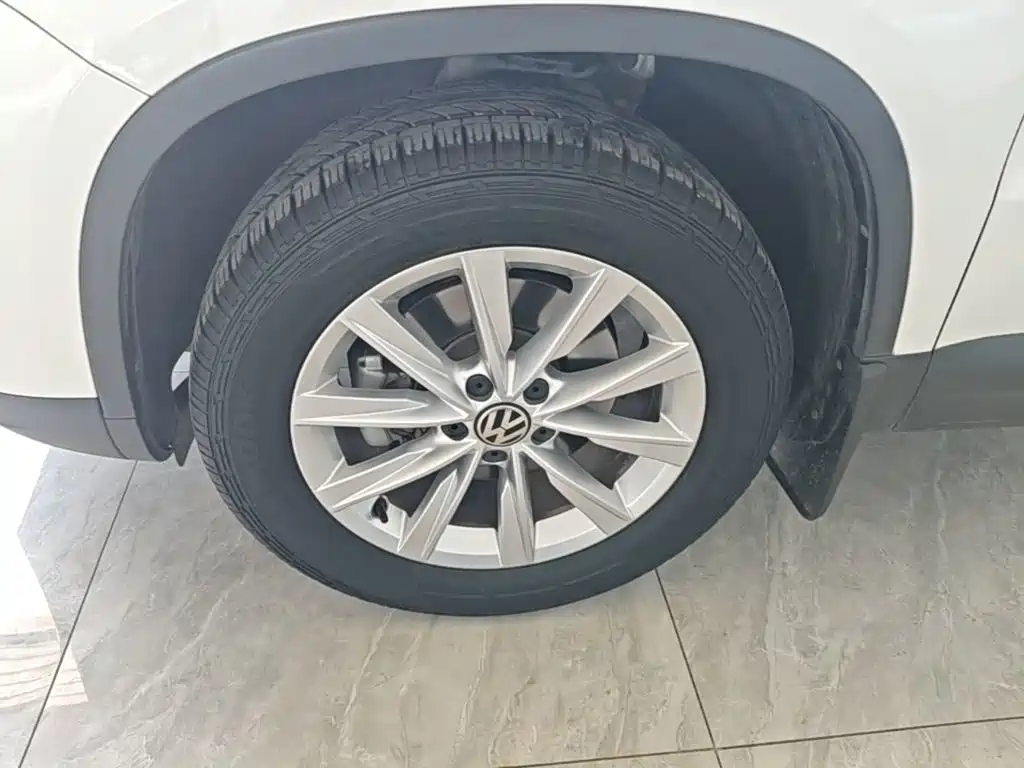 Volkswagen Tiguan 2017 — фото 23