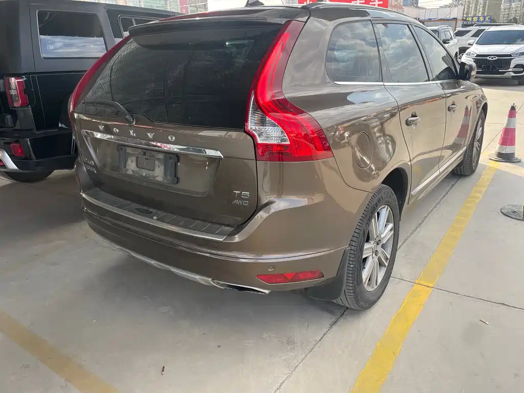 Volvo XC60 2017 — фото 12