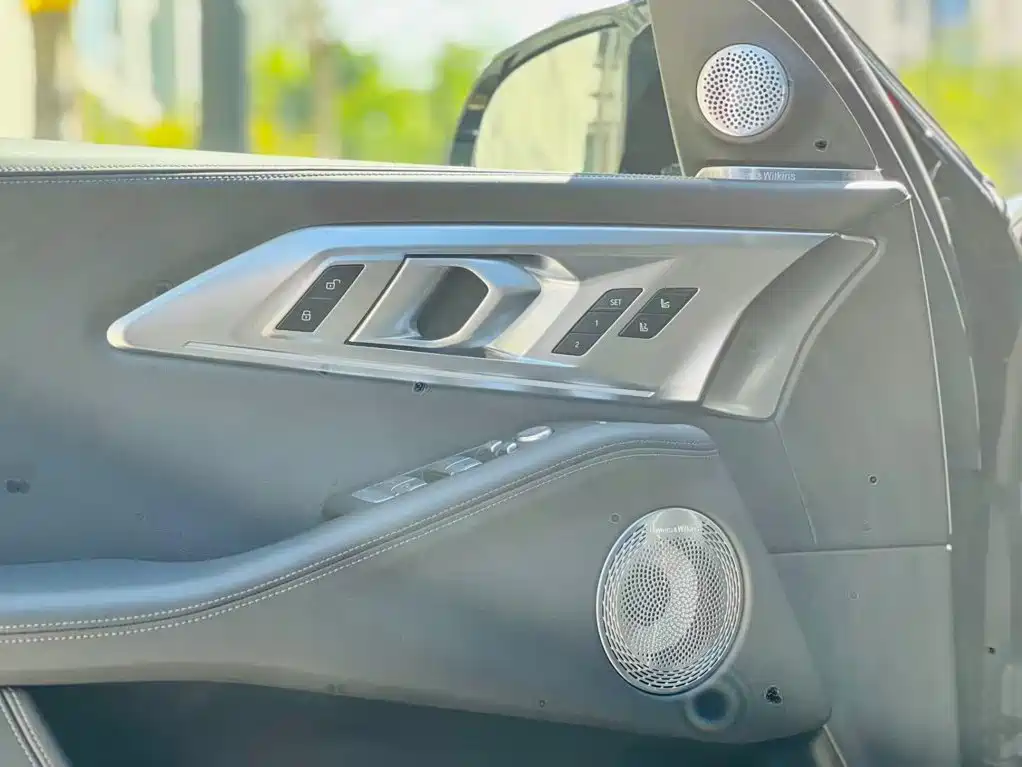 BMW XM 2025 — фото 10