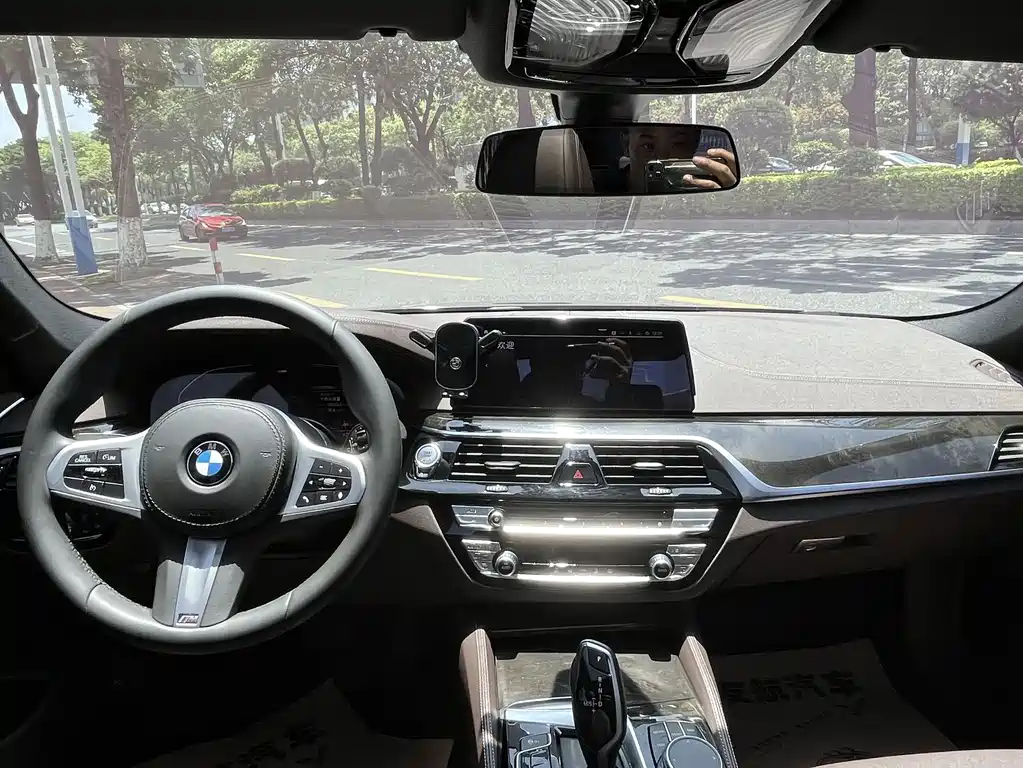 BMW 5 Series 2020 — фото 18
