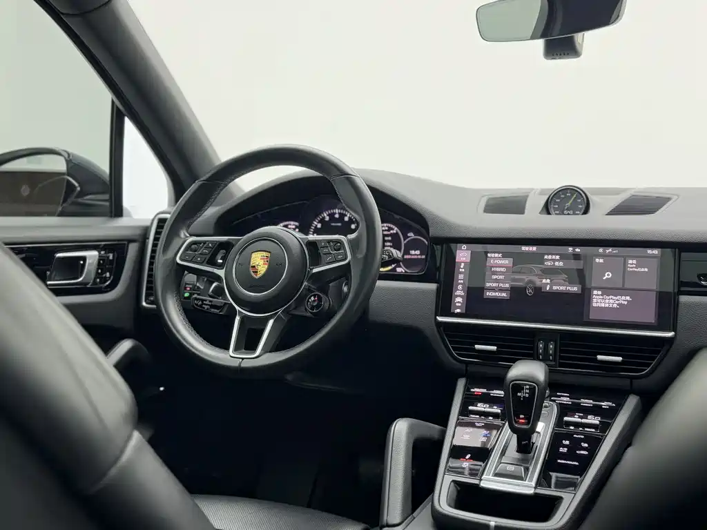 Porsche Cayenne Hybrid 2021 — фото 17