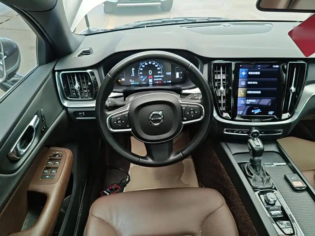 Volvo S60 2021 — фото 11