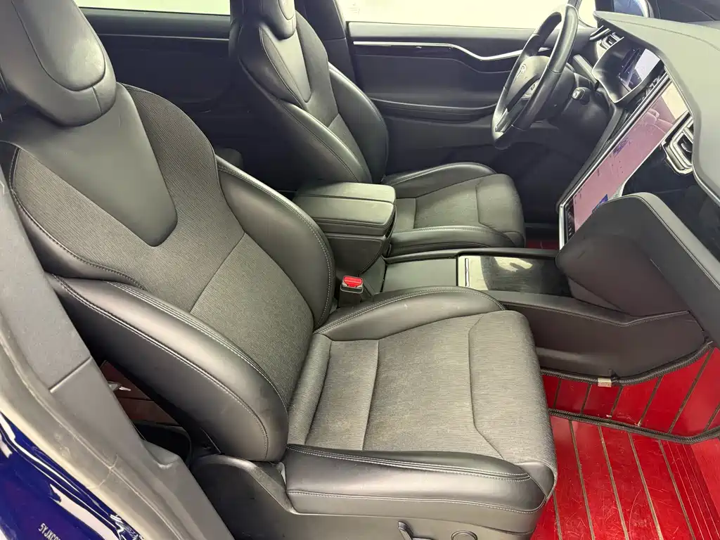 Tesla Model X 2018 — фото 11