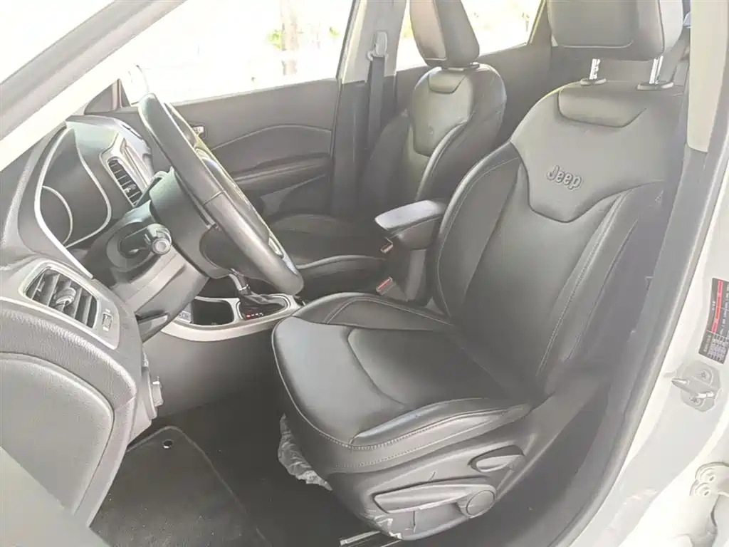 Jeep Compass 2019 — фото 15